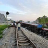 Hiện trường nơi xảy ra vụ tai nạn tàu khách Bắc-Nam đã va chạm với xe tải đi qua đường sắt. (Ảnh: VNR cung cấp)