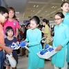 Những món quà handmade của trẻ em khuyết tật làm ra được Vietnam Airlines mua để tặng các em nhỏ dịp Tết Thiếu nhi 1/6. (Ảnh: Vietnam Airlines cung cấp)