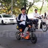 Nhiều xe đạp điện có vận tốc lên tới 40km/giờ và không khác gì xe máy. (Ảnh: Việt Hùng/Vietnam+)