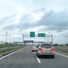 Phương tiện lưu thông trên tuyến cao tốc Nội Bài-Lào Cai. (Ảnh: Việt Hùng/Vietnam+)