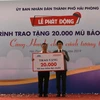 Honda Việt Nam trao tặng 20.000 mũ bảo hiểm năm 2019 cho Ủy ban An toàn giao thông Quốc gia. (Ảnh: Việt Hùng/Vietnam+)