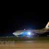Chiếc máy bay quốc tế đầu tiên hạ cánh xuống Sân bay Vân Đồn. (Ảnh: TTXVN)