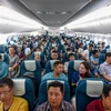 Những hành khách trên chuyến bay thương mại đầu tiên máy bay Boeing 787-10 của Vietnam Airlines. (Ảnh: Minh Tuấn/Vietnam+)