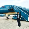 Cơ trưởng Đặng Ngọc Cơ vinh dự và tự hào lái chiếc máy bay Boeing 787-10 đầu tiên của Vietnam Airlines. (Ảnh: ĐB).