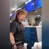 Bà Lê Thị Hiền bị phạt 200.000 đồng do mắng chửi, hành hung nhân viên hàng không. (Ảnh cắt từ clip)