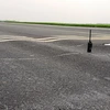 Đường lăn S3 tại sân bay Nội Bài bị hằn lún theo vệt bánh máy bay. (Ảnh: Việt Hùng/Vietnam+)