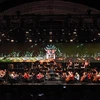 Sân khấu hoành tráng của Vietnam Airlines Classic-Hanoi Concert giữa không gian phố đi bộ. (Ảnh: VNA cung cấp)