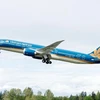 Vietnam Airlines sẽ khai thác thêm 6 chuyến bay, tương đương hơn 1.300 chỗ từ Việt Nam tới Philippines để cổ vũ U22 đá trận chung kết SEA Games 30. (Ảnh: CTV/Vietnam+)