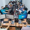 Cán bộ công nhân viên Vietnam Airlines làm việc tại Trung tâm Điều hành khai thác dự phòng của hãng. (Ảnh: CTV/Vietnam+)