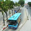 Xe buýt vẫn là phương tiện vận tải công cộng chủ lực của thành phố Hà Nội trong giai đoạn hiện nay. (Ảnh: Huy Hùng/Vietnam+)