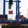 Đón chuyến hàng của hãng tàu SITC cập vào Cảng Tân cảng Hiệp Phước. (Ảnh: Hoàng Hải/Vietnam+)