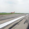Đường cất hạ cánh sân bay Nội Bài sẽ được sửa chữa các hư hỏng để đảm bảo an toàn khai thác bay. (Ảnh: Việt Hùng/Vietnam+)