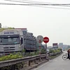 Phương tiện lưu thông trên tuyến Quốc lộ 5. (Ảnh: Huy Hùng/Vietnam+)