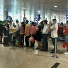 Hành khách đang làm thủ tục lên chuyến bay tại một Cảng hàng không. (Ảnh: Việt Hùng/Vietnam+)