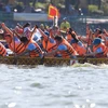Có 32 đội thuyền đến từ 23 đoàn tranh tài tại giải Bơi chải Thuyền rồng Hà Nội mở rộng năm 2020. (Ảnh: CTV/Vietnam+)