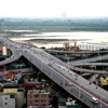 Cầu Vĩnh Tuy được đưa vào khai thác sử dụng từ năm 2010 góp phần giảm áp lực lên cầu Chương Dương. (Ảnh: Huy Hùng/TTXVN)