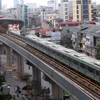 Tàu đường sắt Cát Linh-Hà Đông rời ga La Thành. (Ảnh: Huy Hùng/TTXVN)