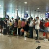 Hành khách làm thủ tục lên chuyến bay tại sân bay Tân Sơn Nhất. (Ảnh: Việt Hùng/Vietnam+)