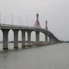 Cầu Cửa hội bắc qua sông Lam nối hai tỉnh Nghệ An và Hà Tĩnh. (Ảnh: CTV/Vietnam+)