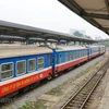 Ngành đường sắt tiếp tục giảm thêm giá vé tàu hỏa để người dân về quê đón Tết. (Ảnh: Minh Sơn/Vietnam+)