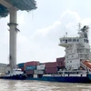 Hiện trường vụ việc tàu containet Phúc Khánh va tàu vào cần cẩu tháp phục vụ thi công trụ tháp P16 cầu dây văng Phước Khánh, thuộc dự án đường cao tốc Bến Lức-Long Thành. (Ảnh: VEC cung cấp)