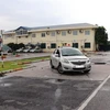 Học viên thi sát hạch lái xe sa hình tại một Trung tâm sát hạch lái xe. (Ảnh: Việt Hùng/Vietnam+)