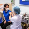 Vietnam Airlines là hãng bay đầu tiên tiêm vaccine COVID-19 cho phi công, tiếp viên. (Ảnh: CTV/Vietnam+)