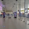 Do ảnh hưởng của dịch COVID-19, sân bay Nội Bài có những thời điểm nhà ga vắng hành khách đi máy bay. (Ảnh: CTV/Vietnam+)