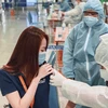 Nhân viên của hãng hàng không Pacific Airlines được tiêm vaccine COVID-19. (Ảnh: CTV/Vietnam+)