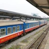 Đoàn tàu của Tổng công ty Đường sắt Việt Nam dừng đón, trả khách tại một nhà ga. (Ảnh: Minh Sơn/Vietnam+)