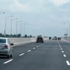 Phương tiện lưu thông trên tuyến đường cao tốc Hà Nội-Hải Phòng. (Ảnh: Việt Hùng/Vietnam+)