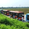 Thành phố Hà Nội bố trí phương tiện đưa đón người dân từ các tỉnh phía Nam ra Hà Nội để về quê ở các tỉnh phía Bắc. (Ảnh: CTV/Vietnam+)