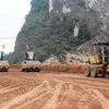 Nhà thầu thi công một đoạn tuyến của dự án cao tốc Bắc-Nam. (Ảnh: Việt Hùng/Vietnam+)