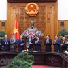 Thủ tướng Phạm Minh Chính chứng kiến trao Thỏa thuận hỗ trợ cho thuê tàu bay giữa Công ty Air Lease Corporation và Vietnam Airlines. (Ảnh: Dương Giang/TTXVN)