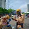 Lực lượng Cảnh sát giao thông xử lý lái xe khách vi phạm Luật Giao thông đường bộ. (Ảnh: Việt Hùng/Vietnam+)