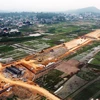 Nhà thầu thi công dự án cao tốc Bắc-Nam đoạn Nghi Sơn-Diễn Châu. (Ảnh: Huy Hùng/Vietnam+)