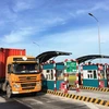 Phương tiện lưu thông qua trạm thu phí BOT tuyến tránh Đông Hưng trên Quốc lộ 10. (Ảnh: CTV/Vietnam+)