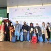 Những hành khách quốc tế đến Việt Nam trên chuyến bay của hãng hàng không Bamboo Airways. (Ảnh: CTV/Vietnam+)