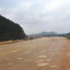 Một đoạn tuyến dự án cao tốc Bắc-Nam đang được triển khai hạng mục nền đất. (Ảnh: Việt Hùng/Vietnam+)