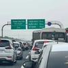 Tình trạng tắc nghẽn trước trạm thu phí trên quốc lộ 5B, cao tốc Hà Nội-Hải Phòng, được các tài xế phản ánh chiều 24/5 trên diễn đàn OFFB.