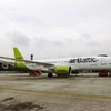 Chiếc máy bay được trưng bày tại sân bay quốc tế Nội Bài là máy bay airBaltic A220-300 (Latvia) có thiết kế 145 chỗ với một hạng ghế. (Ảnh: Việt Hùng/Vietnam+)