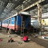 Một xưởng sửa chữa toa xe khách của Nhà máy Xe lửa Gia Lâm. (Ảnh: Việt Hùng/Vietnam+)