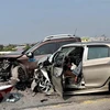 Hiện trường vụ tai nạn giữa hai xe ôtô trên cầu. (Ảnh: Văn Đạt/TTXVN)