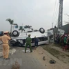 Hiện trường vụ tai nạn giao thông nghiêm trọng ở Quảng Nam vào ngày 14/2 giữa xe khách và xe đầu kéo làm 10 người tử vong. (Ảnh: Trịnh Bang Nhiệm/TTXVN)