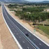 Dự án cao tốc Nha Trang-Cam Lâm qua tỉnh Khánh Hòa được nhà thầu cam kết về đích vượt tiến độ sớm hơn 3 tháng. (Ảnh: CTV/Vietnam+)