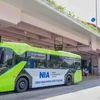 Xe buýt điện được Cảng hàng không quốc tế Nội Bài đưa vào khai thác nhằm phục vụ hành khách nối chuyến giữa 2 nhà ga hành khách. (Ảnh: PV/Vietnam+)