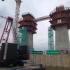 Nhà thầu thi công Dự án Cầu Rạch Miễu 2 bắc qua Sông Tiền nối hai tỉnh Tiền Giang và Bến Tre. (Ảnh: PV/Vietnam+)
