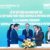 Vietnam Airlines và Sentosa Development Corporation (SDC) ký kết Bản ghi nhớ hợp tác để kích cầu du lịch giữa Việt Nam và Singapore. (Ảnh: PV/Vietnam+)