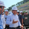 Bộ trưởng Nguyễn Văn Thắng chỉ đạo các chủ đầu tư, nhà thầu đẩy nhanh tiến độ tại Dự án Cao tốc Bắc-Nam phía Đông giai đoạn 2021-2025. (Ảnh: PV/Vietnam+)