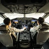 Đội ngũ phi công của Đoàn bay 919 cũng liên tục được đào tạo, chuyển loại, cập nhật kiến thức để nhanh chóng làm chủ công nghệ mới. (Ảnh: PV/Vietnam+)